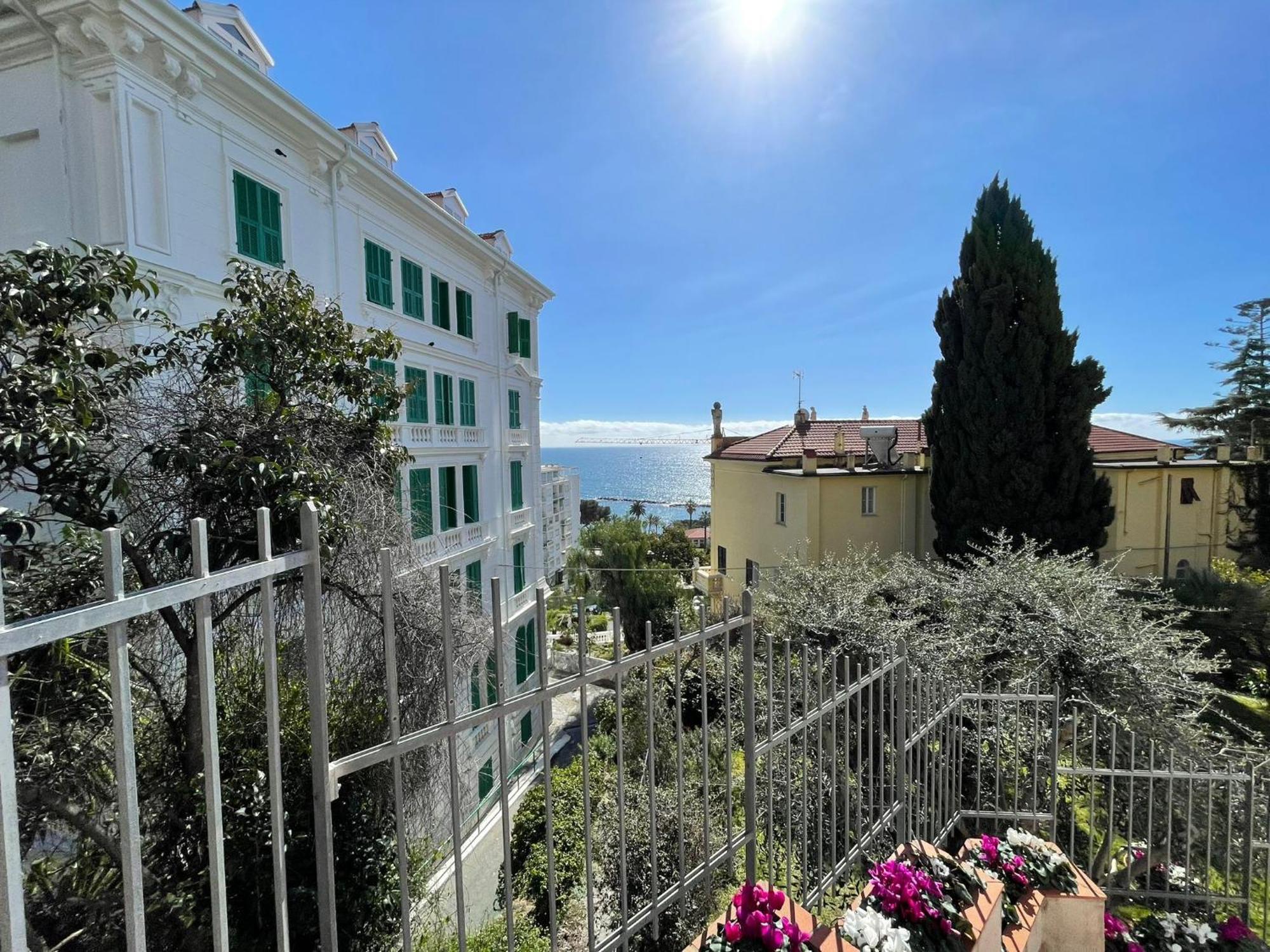 Flower Sea Hope-Con Posto Auto A 10 Minuti Dalla Spiaggia Apartment Sanremo Exterior photo