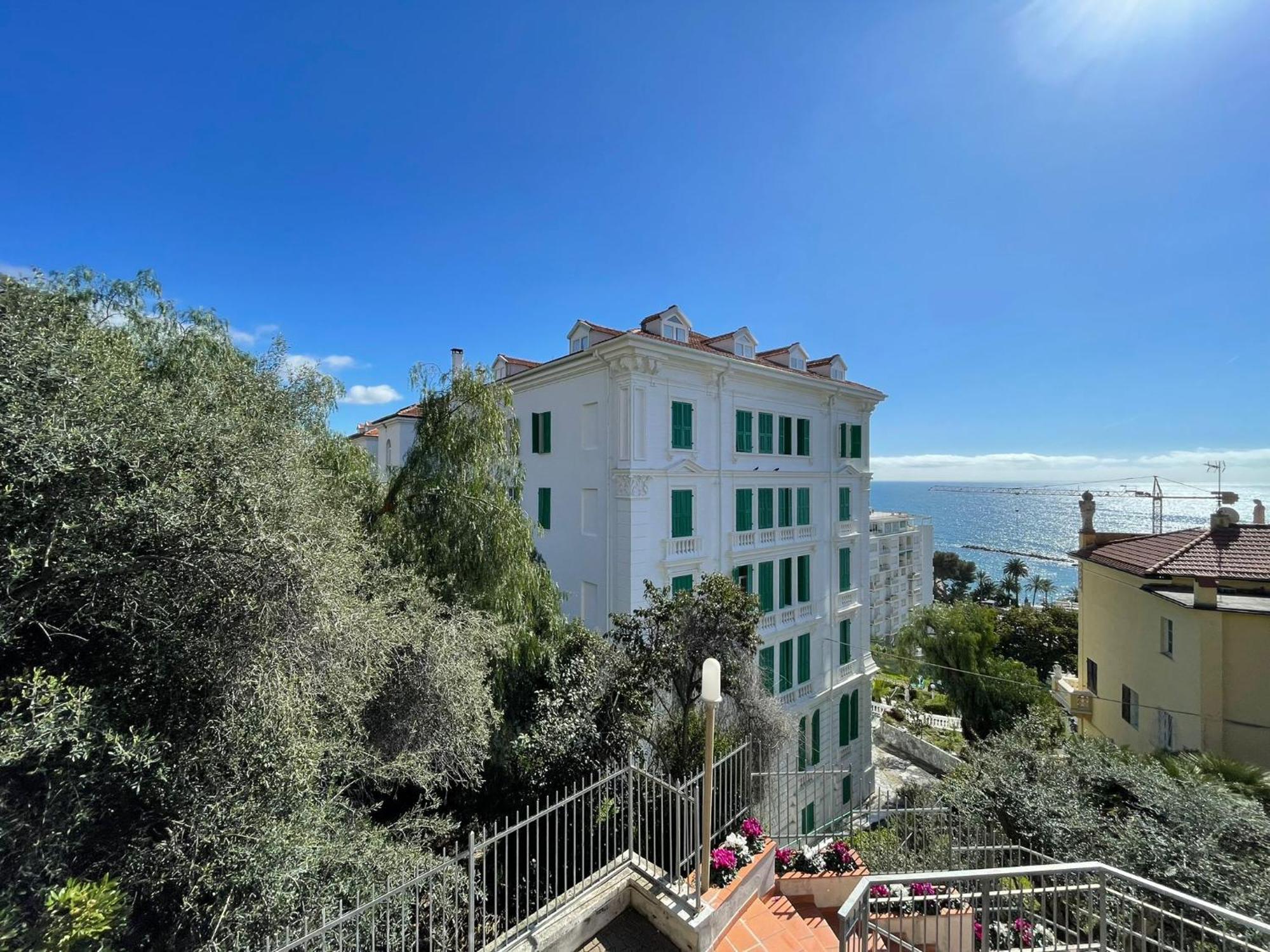 Flower Sea Hope-Con Posto Auto A 10 Minuti Dalla Spiaggia Apartment Sanremo Exterior photo