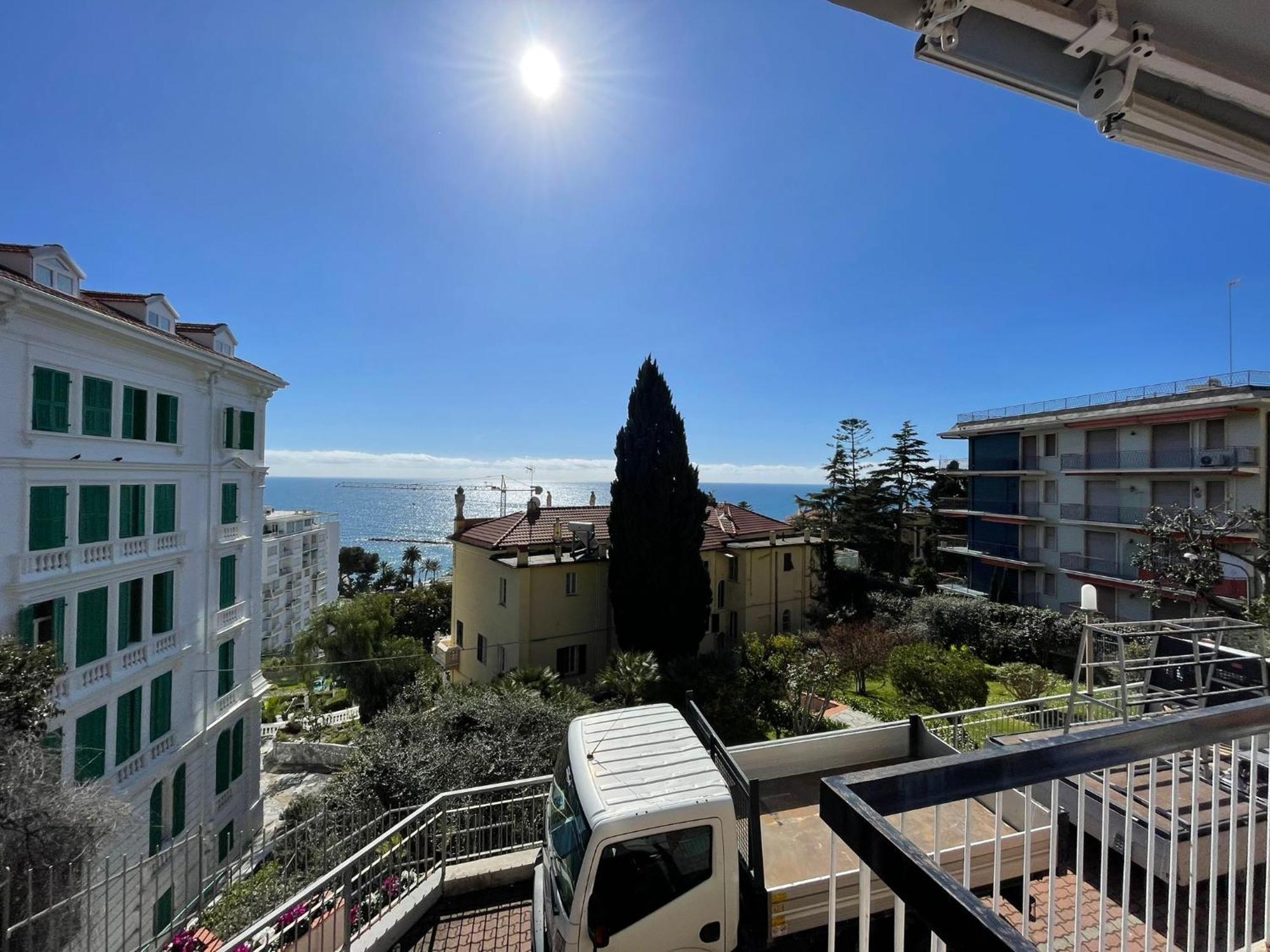 Flower Sea Hope-Con Posto Auto A 10 Minuti Dalla Spiaggia Apartment Sanremo Exterior photo