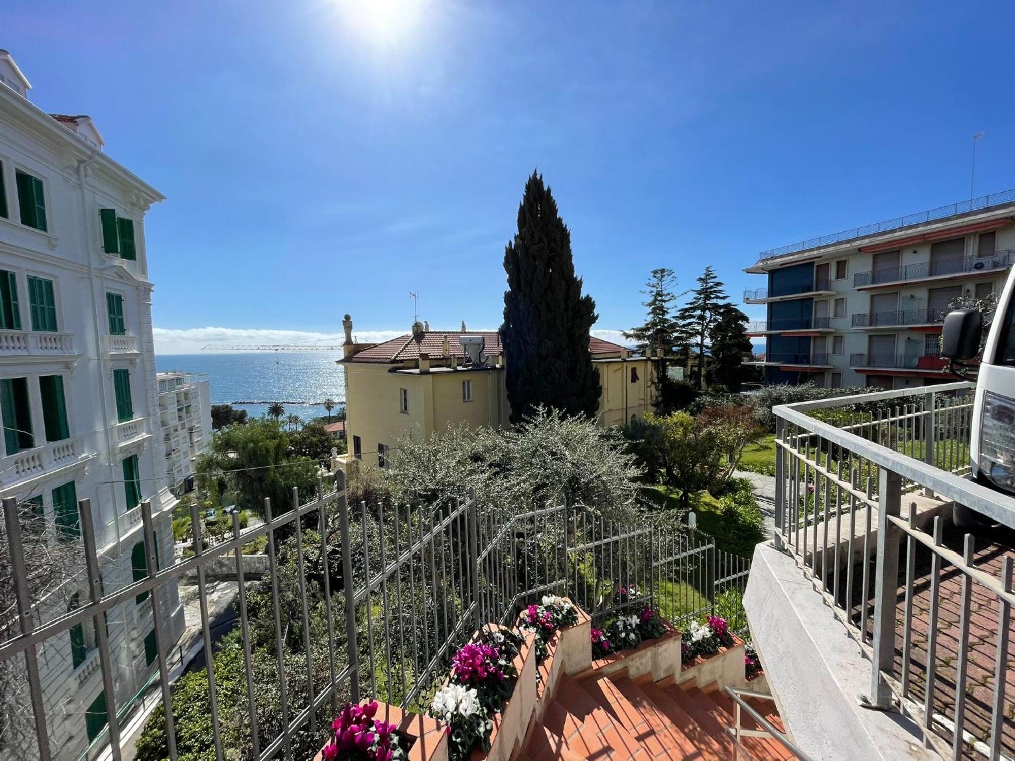 Flower Sea Hope-Con Posto Auto A 10 Minuti Dalla Spiaggia Apartment Sanremo Exterior photo